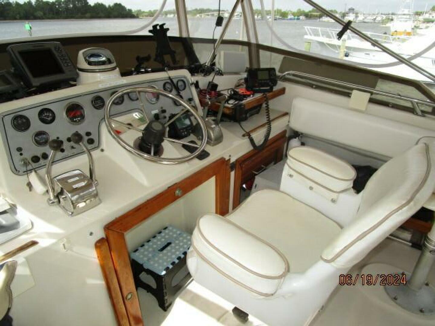 Mainship-40DC 1984-Phase II Bucksport-South Carolina-United States-40 Mainship flybridge helm1-4462845 | Thumbnail