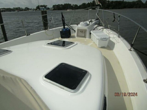 Mainship-40DC 1984-Phase II Bucksport-South Carolina-United States-40 Mainship foredeck1-4462851