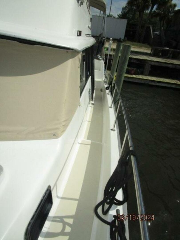 Mainship-40DC 1984-Phase II Bucksport-South Carolina-United States-40 Mainship port side deck1-4462883