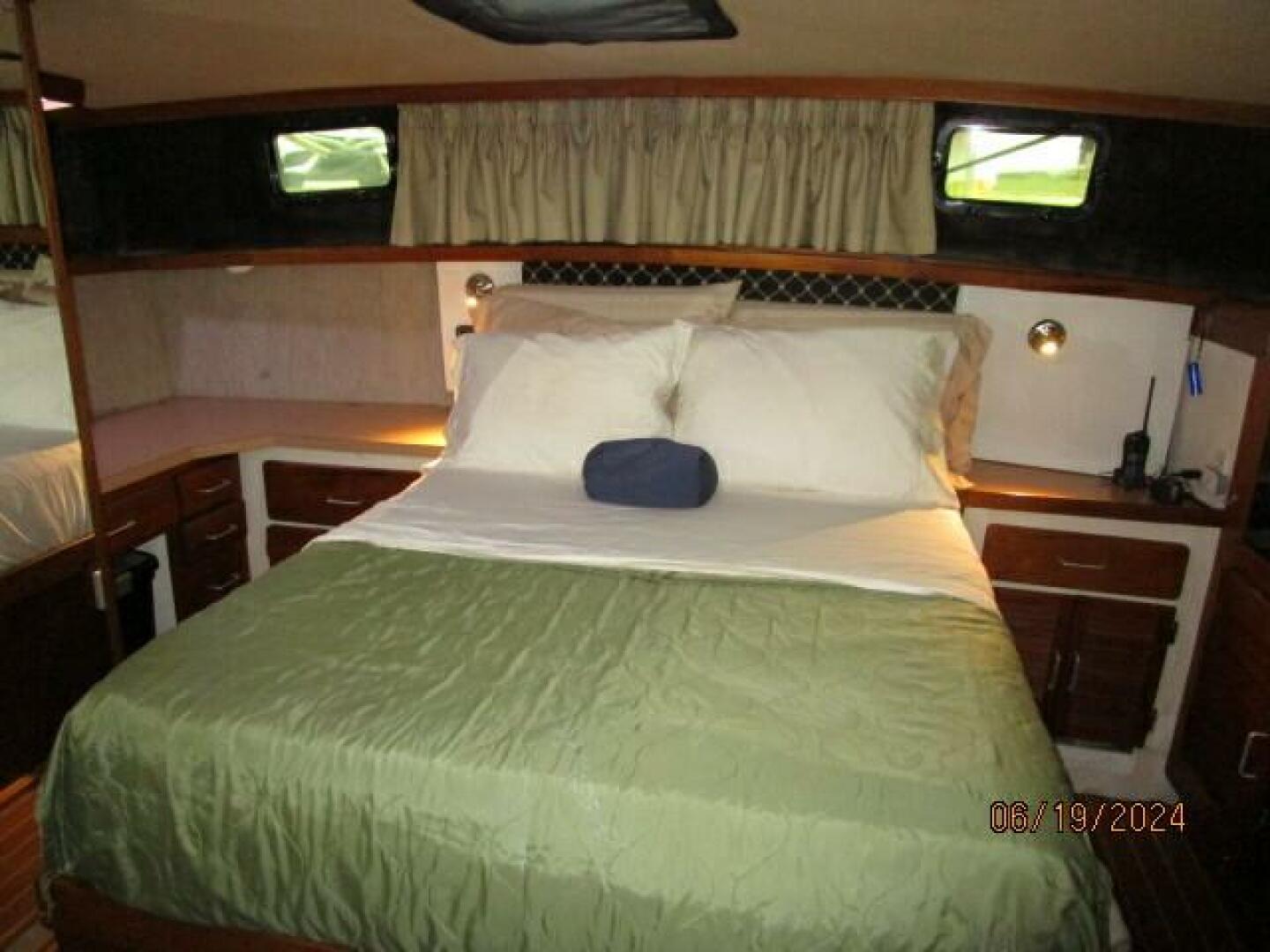 Mainship-40DC 1984-Phase II Bucksport-South Carolina-United States-40 Mainship master stateroom-4462868 | Thumbnail