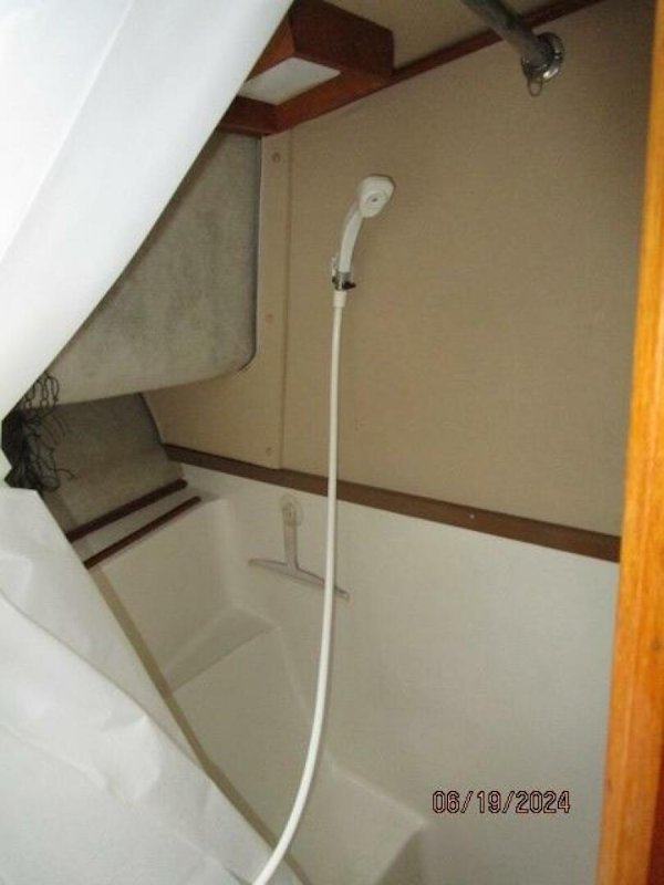 Mainship-40DC 1984-Phase II Bucksport-South Carolina-United States-40 Mainship guest stateroom shower-4462863