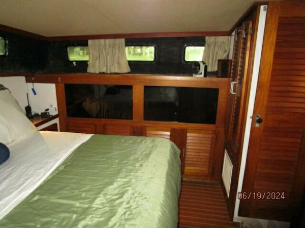 Mainship-40DC 1984-Phase II Bucksport-South Carolina-United States-40 Mainship master stateroom port-4462871