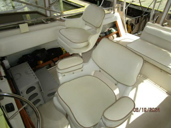 Mainship-40DC 1984-Phase II Bucksport-South Carolina-United States-40 Mainship flybridge helmseats-4462847