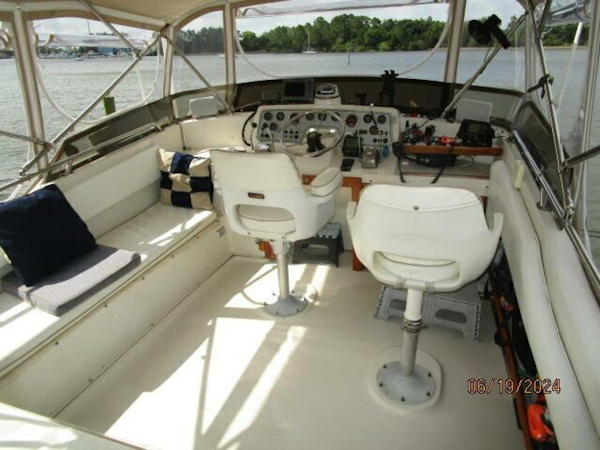 Mainship-40DC 1984-Phase II Bucksport-South Carolina-United States-40 Mainship flybridge forward-4462844