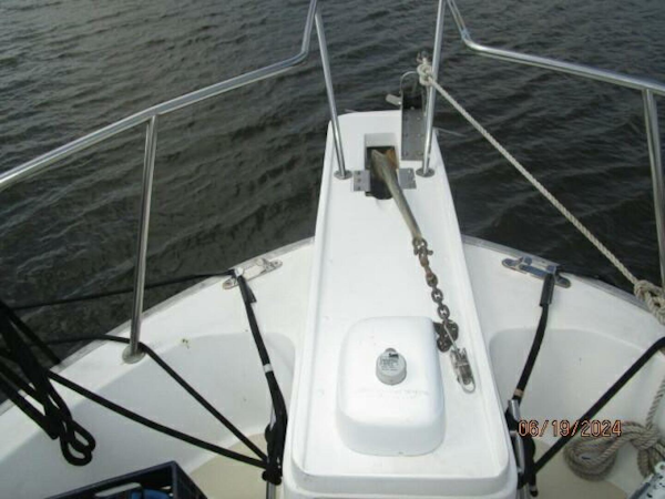 Mainship-40DC 1984-Phase II Bucksport-South Carolina-United States-40 Mainship anchor windlass-4462839
