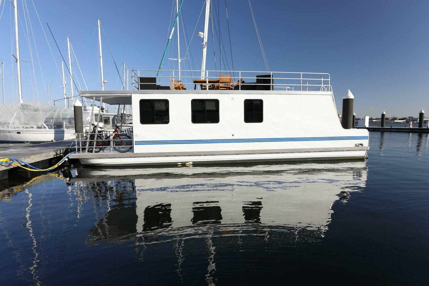 Catamaran Cruisers-Houseboat 2019 -Boston-Massachusetts-United States-4464998 | Thumbnail
