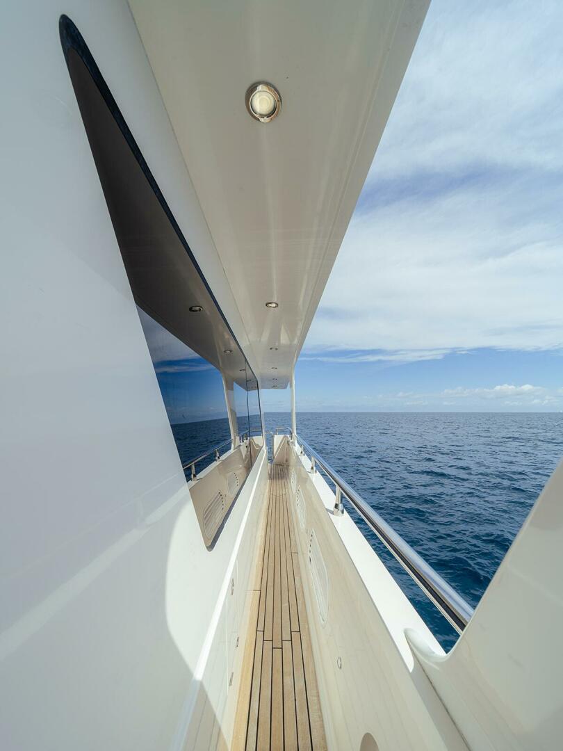 Hampton-Motor Yacht 2013-ISOBEL III Fort Lauderdale-Florida-United States-Starboard Side Deck-4476757 | Thumbnail