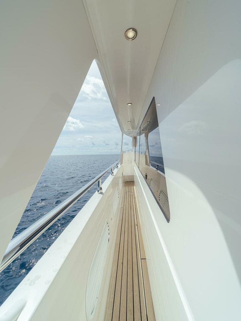 Hampton-Motor Yacht 2013-ISOBEL III Fort Lauderdale-Florida-United States-Port Side Deck-4476756 | Thumbnail