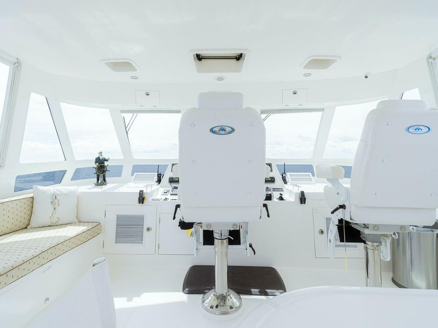 Hampton-Motor Yacht 2013-ISOBEL III Fort Lauderdale-Florida-United States-Helm Area-4476740 | Thumbnail