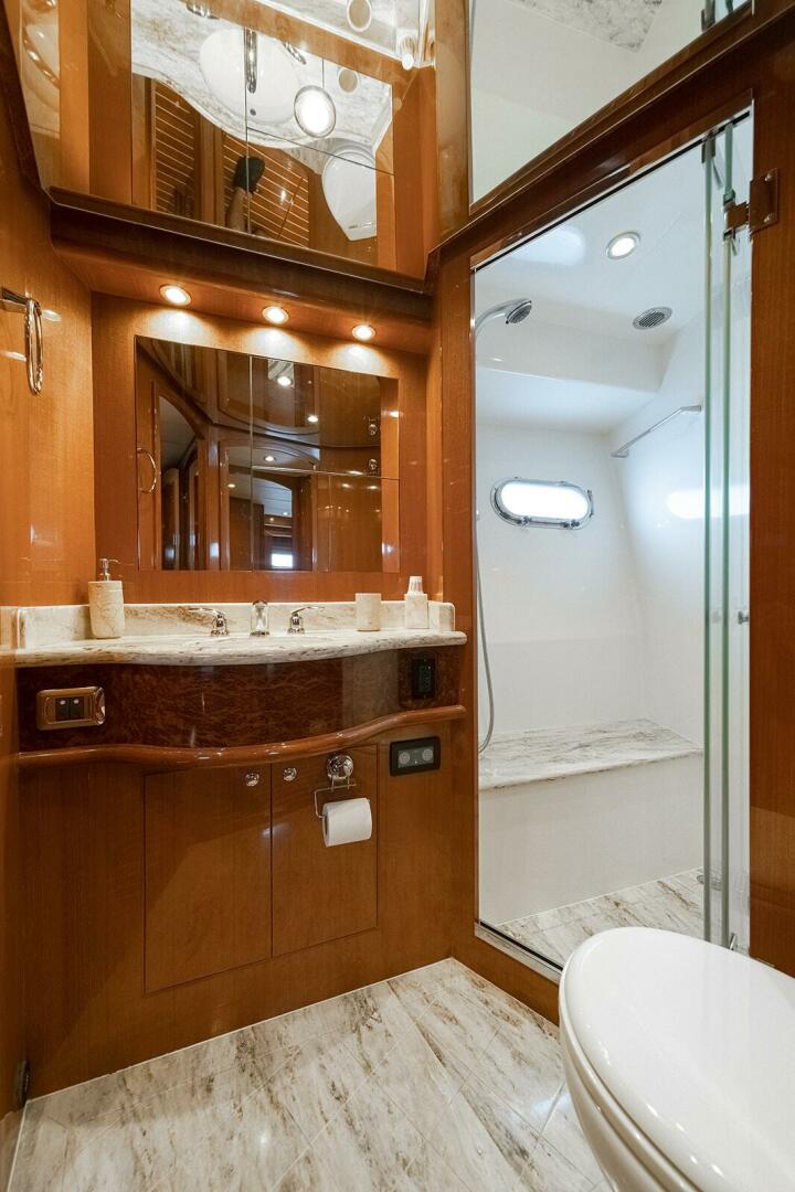 Hampton-Motor Yacht 2013-ISOBEL III Fort Lauderdale-Florida-United States-Guest Head-4476667 | Thumbnail