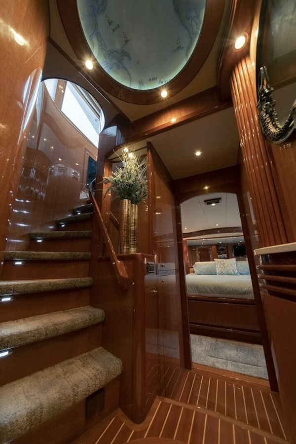 Hampton-Motor Yacht 2013-ISOBEL III Fort Lauderdale-Florida-United States-Foyer Landing-4476622