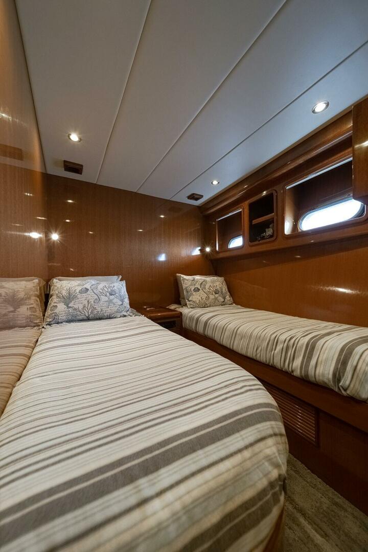Hampton-Motor Yacht 2013-ISOBEL III Fort Lauderdale-Florida-United States-Guest Stateroom-4476679 | Thumbnail