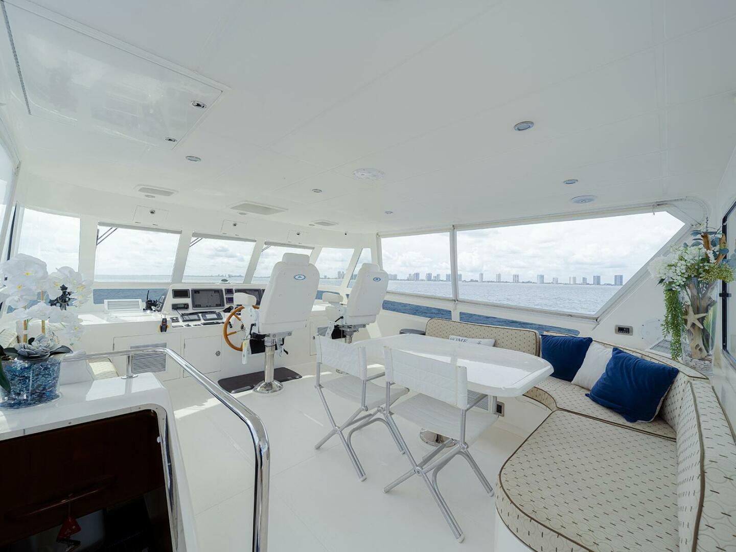 Hampton-Motor Yacht 2013-ISOBEL III Fort Lauderdale-Florida-United States-Flybridge Lounge Area-4476742 | Thumbnail