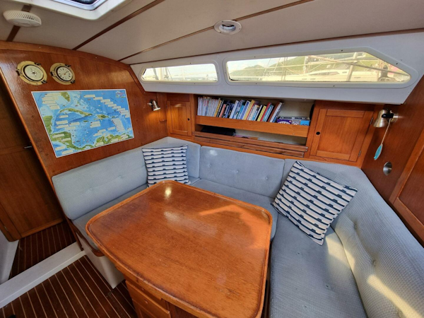 Maxi-Center Cockpit 1990-Haven Voyager Cape Canaveral-Florida-United States-4473103