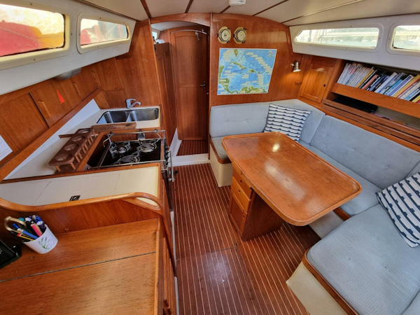 Maxi-Center Cockpit 1990-Haven Voyager Cape Canaveral-Florida-United States-4473157