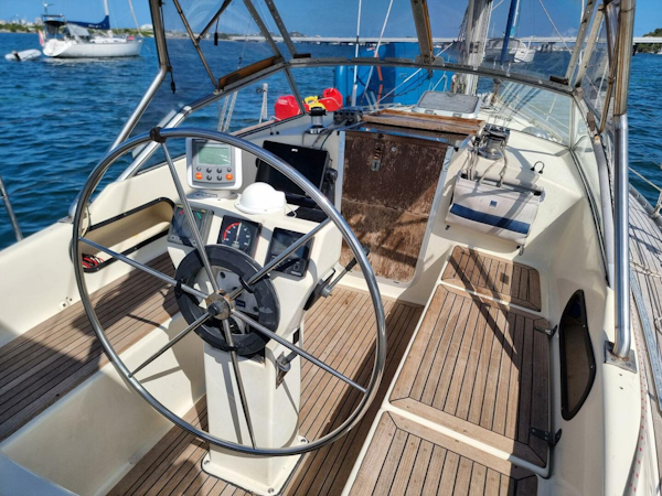 Maxi-Center Cockpit 1990-Haven Voyager Cape Canaveral-Florida-United States-4473127