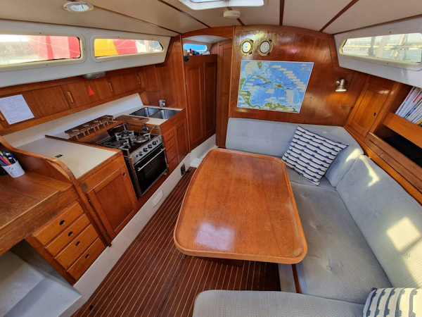 Maxi-Center Cockpit 1990-Haven Voyager Cape Canaveral-Florida-United States-4473111
