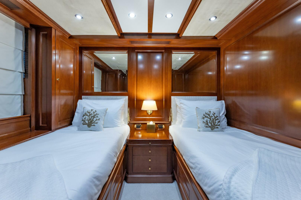 Benetti-Classic 2013-NAMASTE Fort Lauderdale-Florida-United States-Lower Deck Starboard Twin-4481616