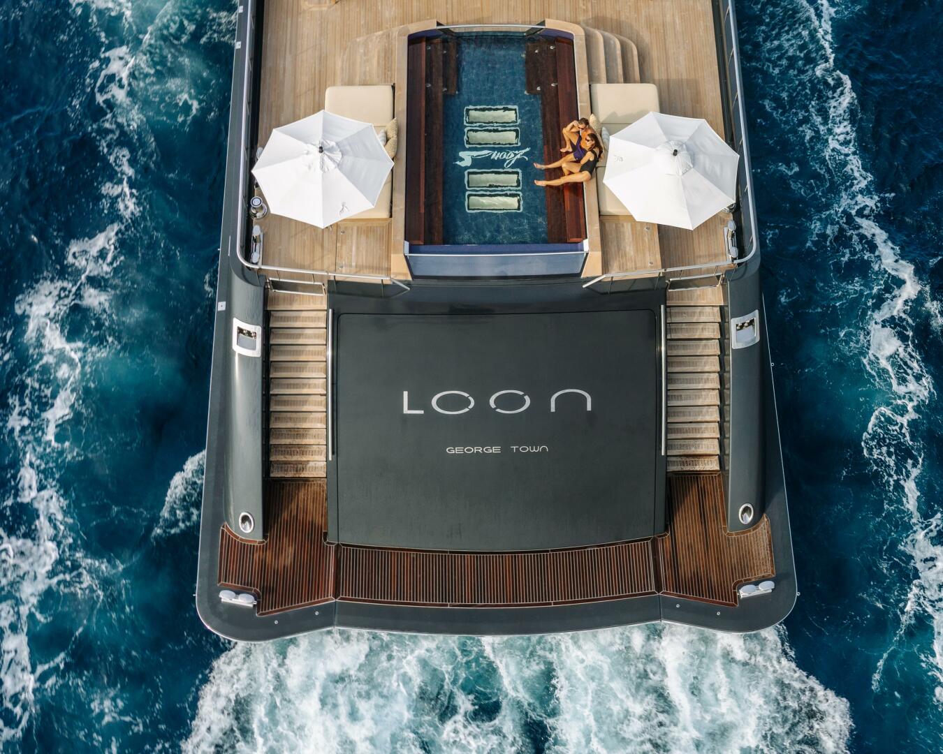 Icon 2010-LOON Virgin Islands (US)-Loon 221 Transom-4528264 | Thumbnail