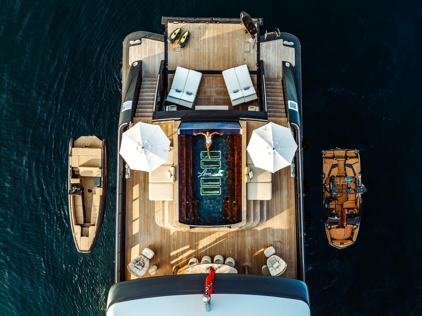Icon 2010-LOON Virgin Islands (US)-Loon 221Swim Platform Main Deck Aft-4528268 | Thumbnail