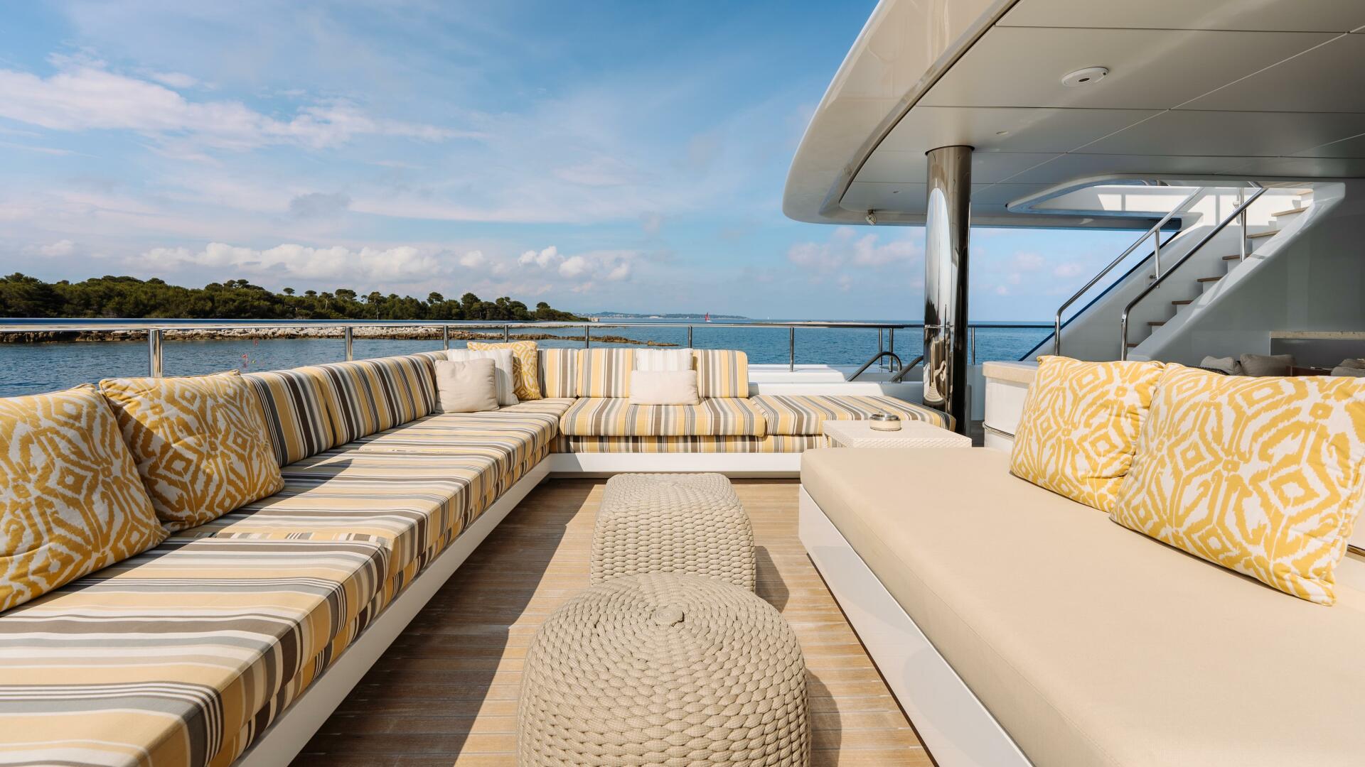 Icon 2010-LOON Virgin Islands (US)-Loon 221 Skylounge Deck Aft Lounge Area-4528246 | Thumbnail