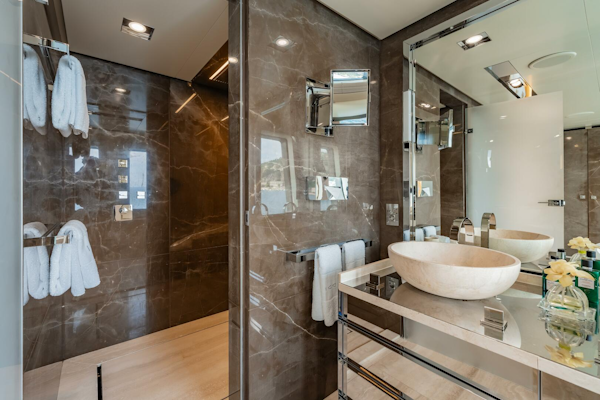 Icon 2010-LOON Virgin Islands (US)-Loon 221  Main Deck Master Ensuite-4528215