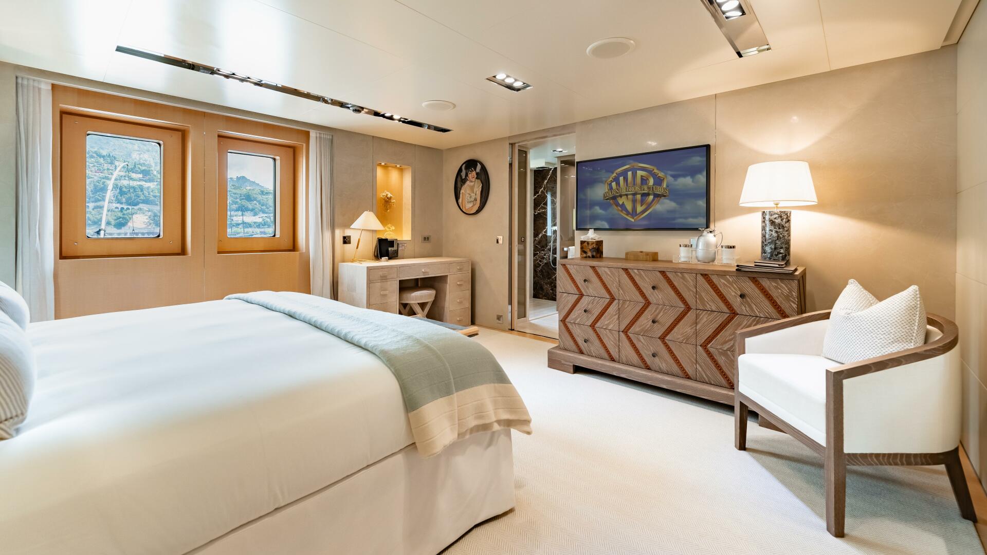 Icon 2010-LOON Virgin Islands (US)-Loon 221 Lower Deck Starboard Aft Guest Stateroom-4528219 | Thumbnail