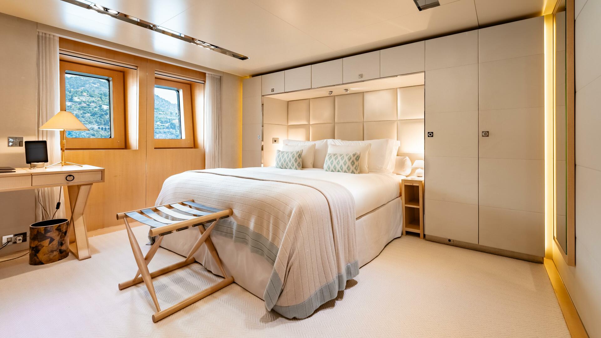 Icon 2010-LOON Virgin Islands (US)-Loon 221 Lower Deck Starboard Fwd. Guest Stateroom-4528224 | Thumbnail