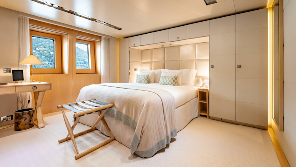 Icon 2010-LOON Virgin Islands (US)-Loon 221 Lower Deck Starboard Fwd. Guest Stateroom-4528224