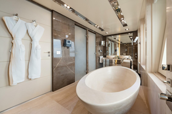 Icon 2010-LOON Virgin Islands (US)-Loon 221 Main Deck Master Ensuite-4528216