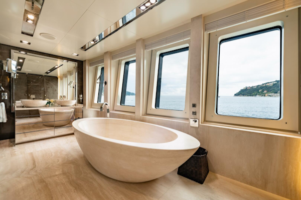 Icon 2010-LOON Virgin Islands (US)-Loon 221 Main Deck Master Ensuite-4528217