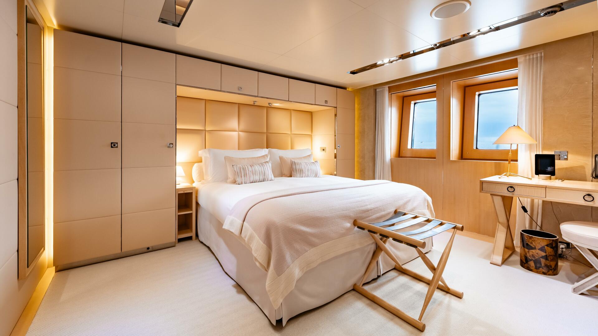 Icon 2010-LOON Virgin Islands (US)-Loon 221 Lower Deck Port Fwd. Guest Stateroom -4528221 | Thumbnail