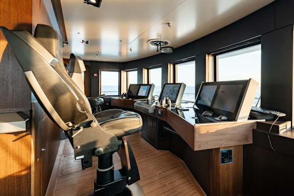 Icon 2010-LOON Virgin Islands (US)-Loon 221 Bridge Deck Pilothouse-4528252