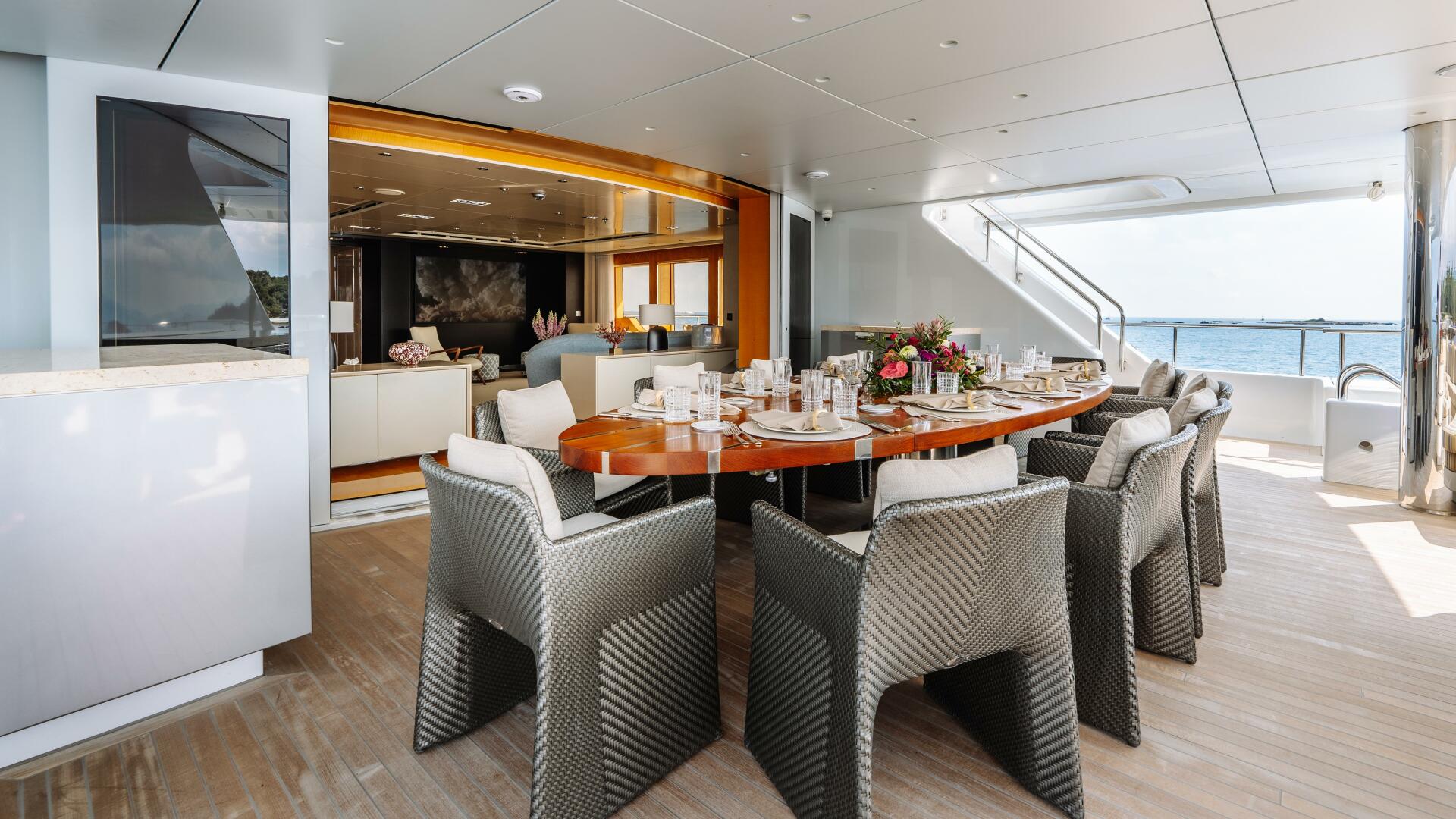 Icon 2010-LOON Virgin Islands (US)-Loon 221 Bridge Deck Exterior Dining-4528244 | Thumbnail