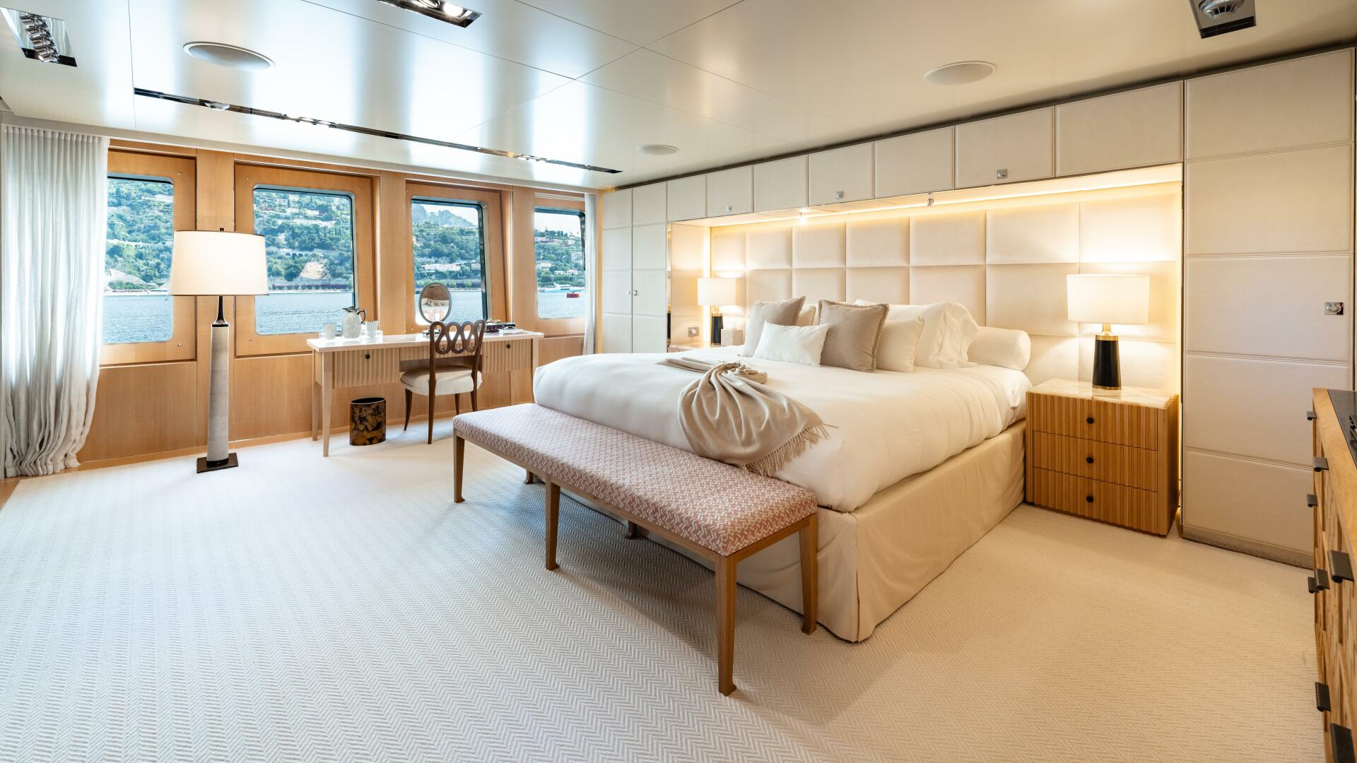 Icon 2010-LOON Virgin Islands (US)-Loon 221  Main Deck Master Stateroom-4528212 | Thumbnail