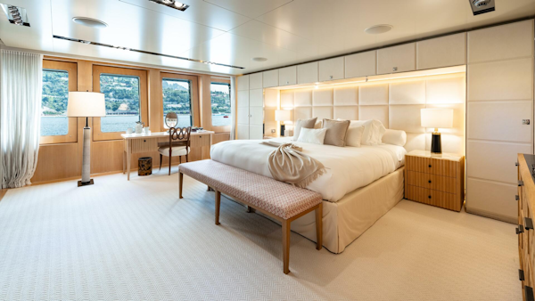 Icon 2010-LOON Virgin Islands (US)-Loon 221  Main Deck Master Stateroom-4528212