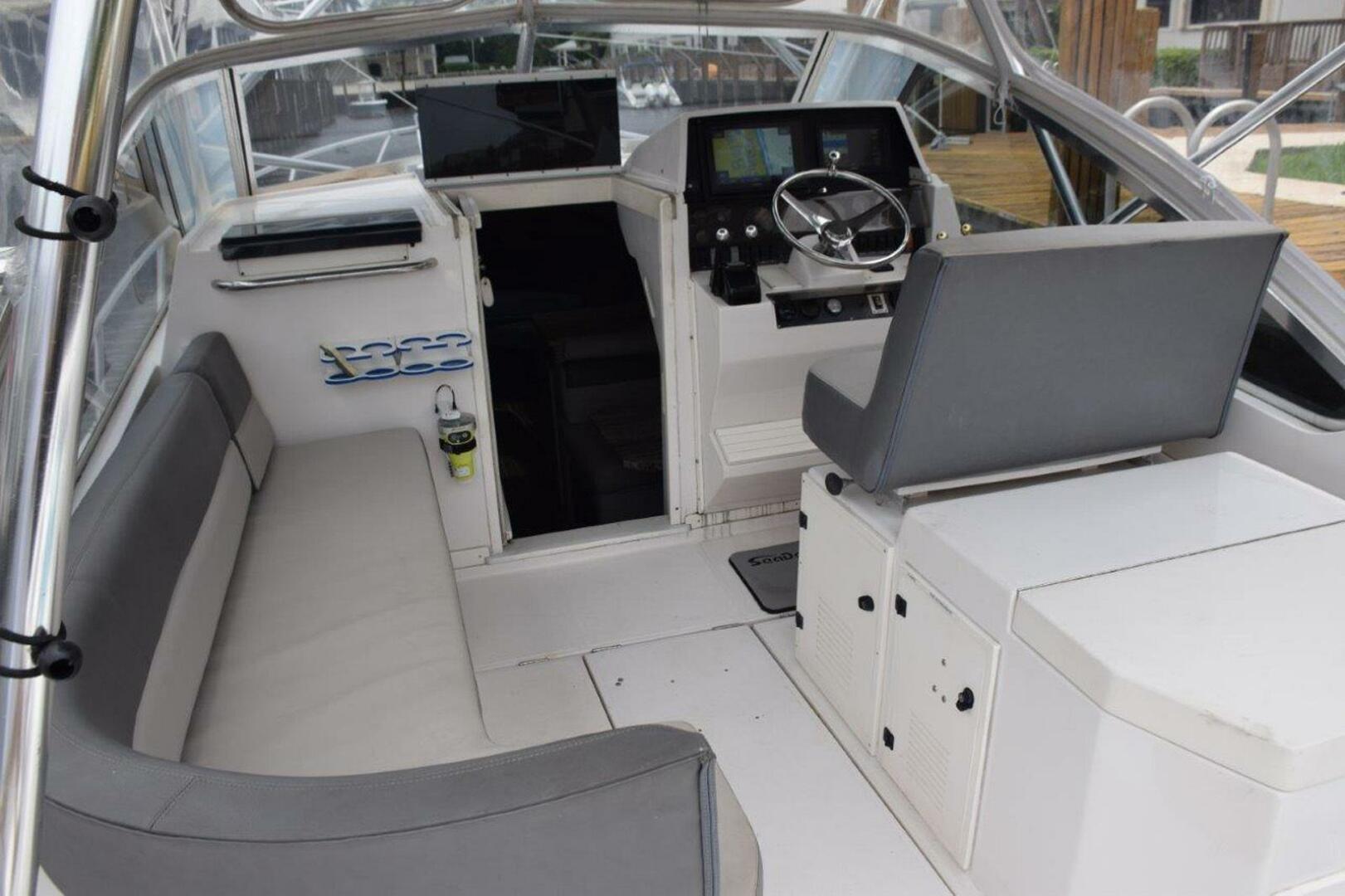 Blackfin-Combi 33 1995-ITS A WRAP Highland Beach-Florida-United States-Helm Deck 2-5398634 | Thumbnail