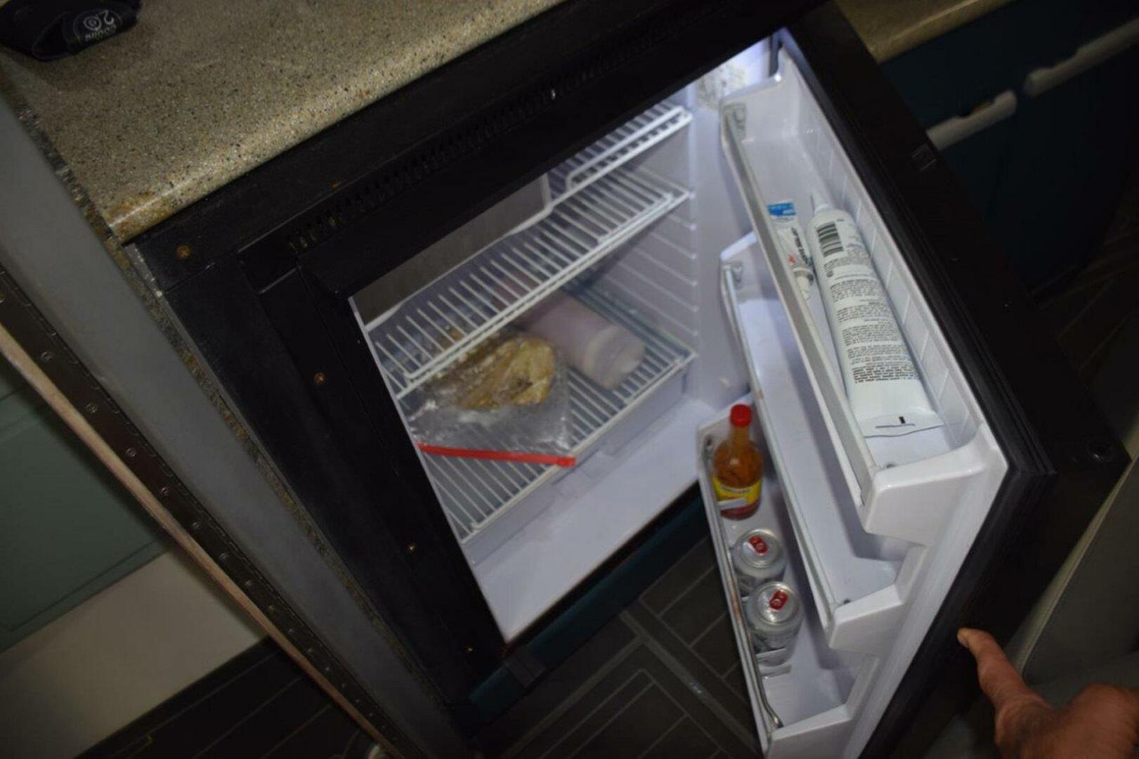 Blackfin-Combi 33 1995-ITS A WRAP Highland Beach-Florida-United States-Refrigerator-5398680 | Thumbnail