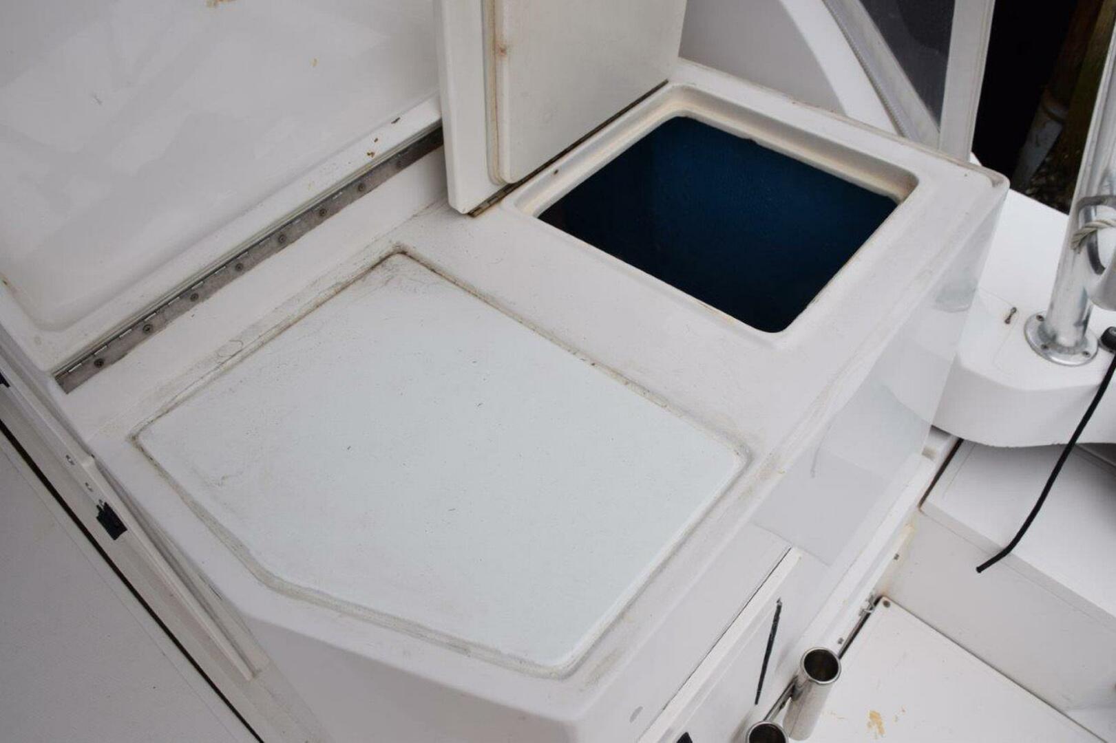 Blackfin-Combi 33 1995-ITS A WRAP Highland Beach-Florida-United States-Rigging Station Behind Helm-5398687 | Thumbnail