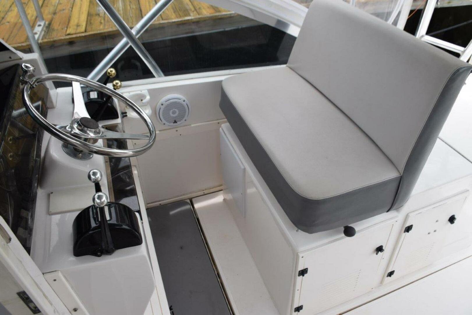 Blackfin-Combi 33 1995-ITS A WRAP Highland Beach-Florida-United States-Helm Bench Seat-5398645 | Thumbnail