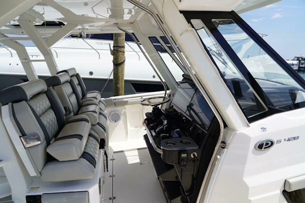 Pursuit-428 2022 -Grosse Pointe Shores-Michigan-United States-4537667