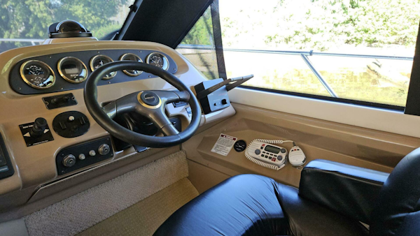 Carver-450 Voyager 2000-FRIENDSHIP Essex-Connecticut-United States-4583507