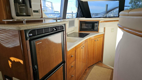 Carver-450 Voyager 2000-FRIENDSHIP Essex-Connecticut-United States-4583496