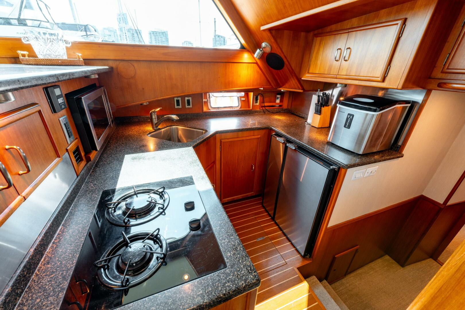 Post-46 Convertible 1985 -Vancouver-British Columbia-Canada-4578967 | Thumbnail