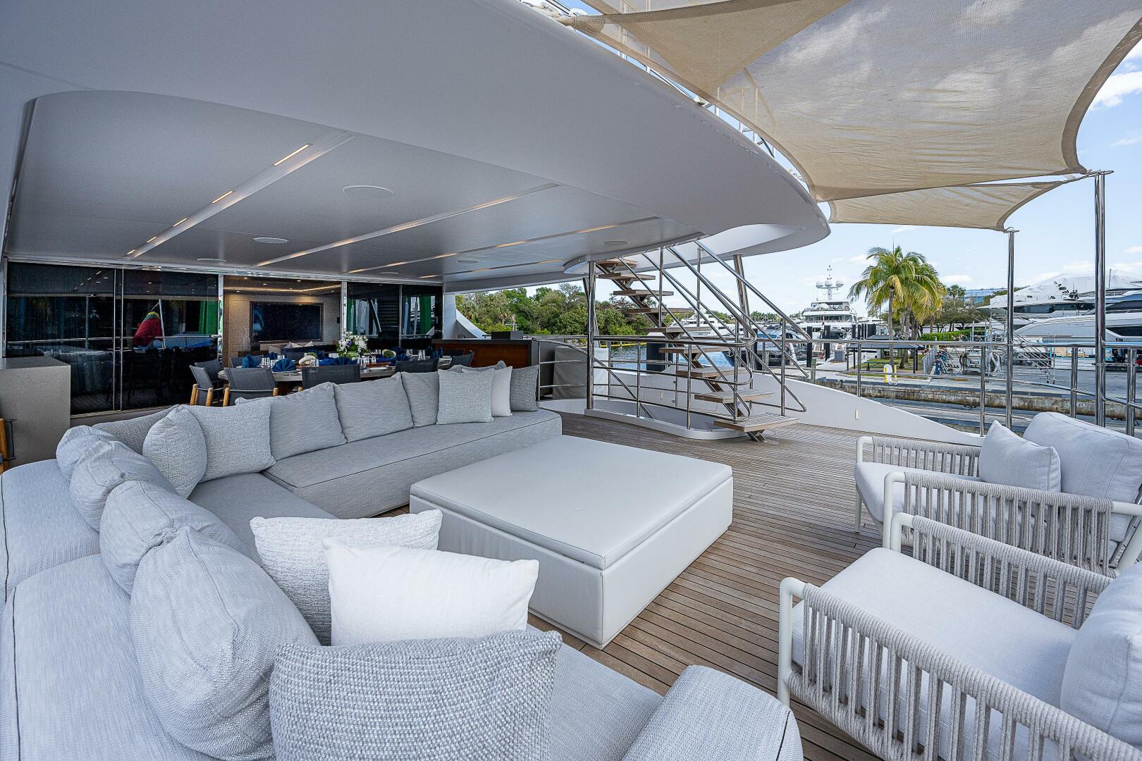 Benetti-132 Classic Supreme 2016 -Nassau-Bahamas-Benetti 132  Cofina  Exterior Aft Deck-4581771 | Thumbnail