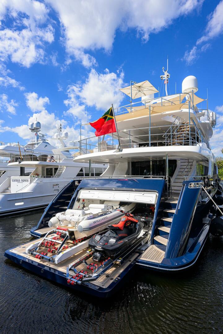 Benetti-132 Classic Supreme 2016 -Nassau-Bahamas-Benetti 132  Cofina  Exterior Starboard Stern-4581829 | Thumbnail