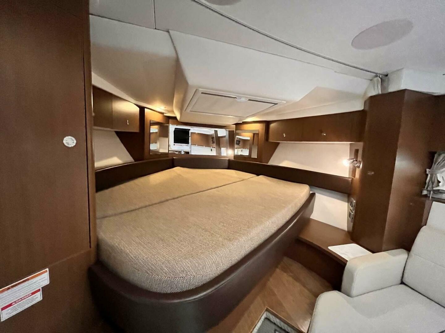Sea Ray-350 Sundancer Coupe 2018-Bay Dog Edgewater-Maryland-United States-4583003 | Thumbnail