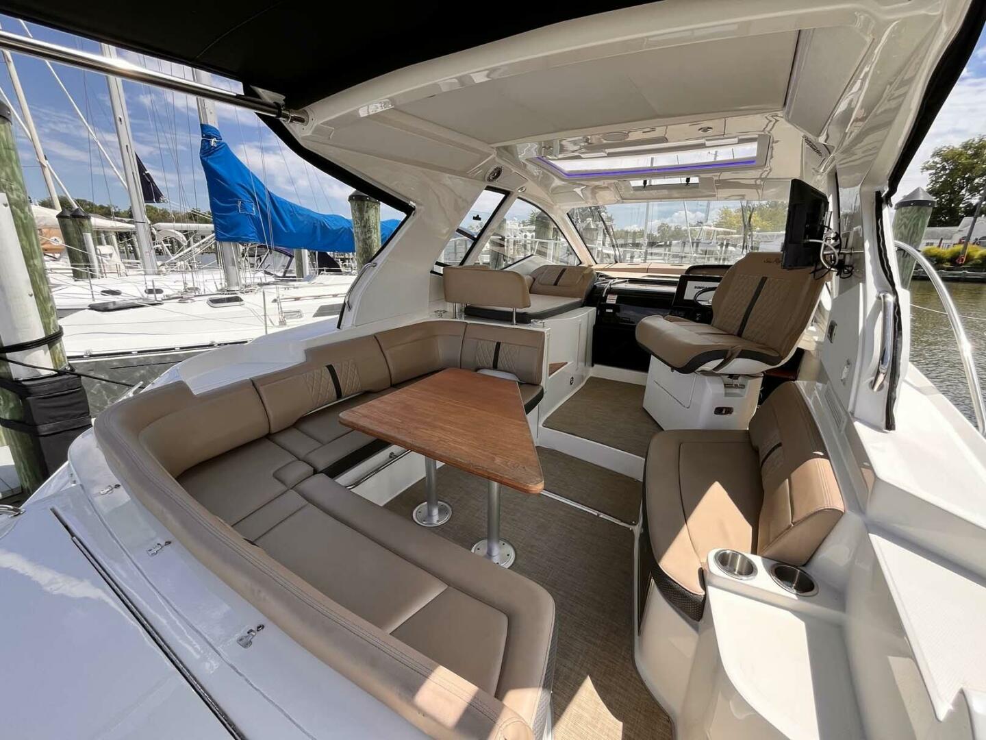Sea Ray-350 Sundancer Coupe 2018-Bay Dog Edgewater-Maryland-United States-4582952 | Thumbnail