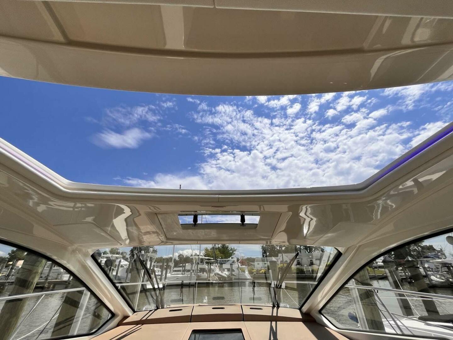 Sea Ray-350 Sundancer Coupe 2018-Bay Dog Edgewater-Maryland-United States-4582985 | Thumbnail