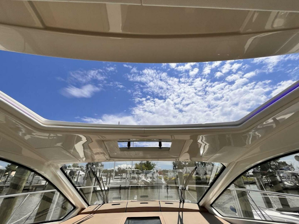 Sea Ray-350 Sundancer Coupe 2018-Bay Dog Edgewater-Maryland-United States-4582985